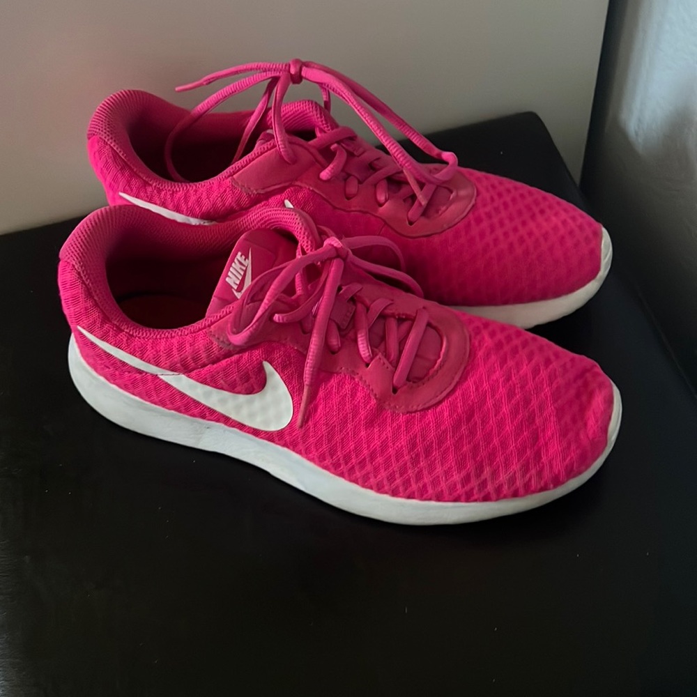 Nike pink shoes